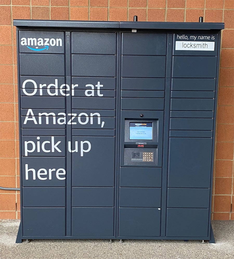 AmazonLockers_zoomin.JPEG